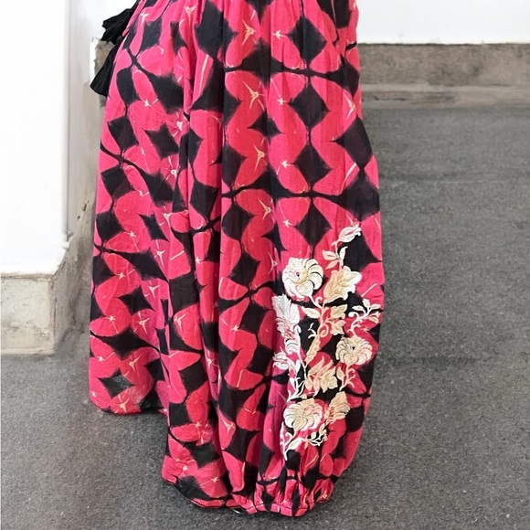 Sundance Pink and Black Geometric Long Sleeve Blouse - Picture 3 of 6